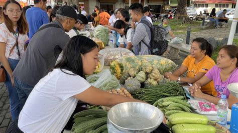 ‘Kadiwa ng Pangulo’ attracts producers, buyers in Ilocos Norte.